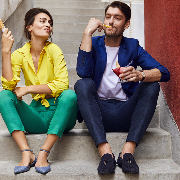 A man and a woman enjoying gelato on a stairwell.