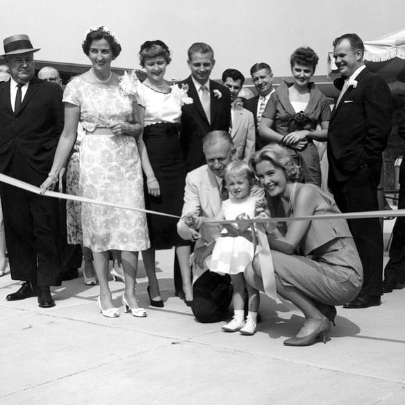 to the early days of Marriott's journey in with the opening of the @keybridgemarriott in 1959. Can you tell who's helping cut the ribbon of the company's second hotel? None other than VP of Culture Debbie Marriott Harrison, who's been present for @MarriottIntl's journey from the very start.