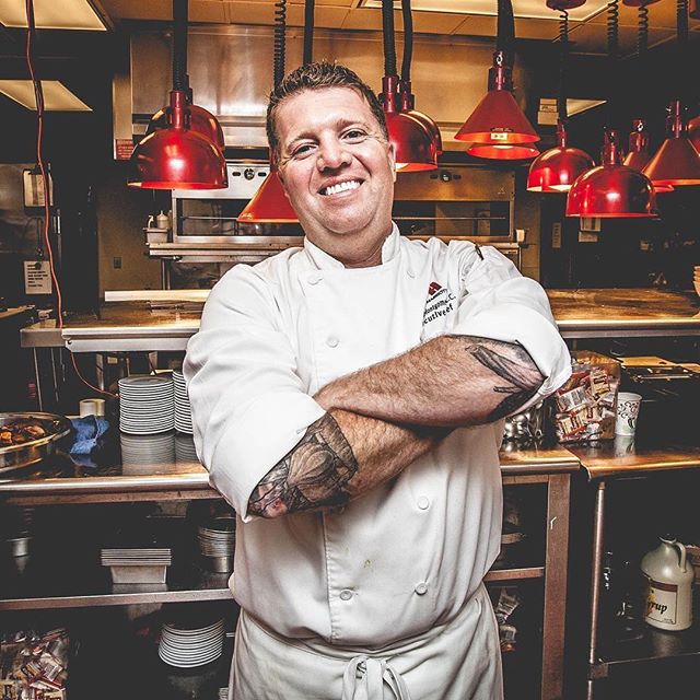 chefs‍‍ across the U.S. are getting their game face ready to compete in the annual #MICookSmartChallenge. The finalists will ️ to @MarriottIntl HQ to battle it out and meet the legend himself, Mr. Marriott. Join us in wishing @DetroitMarriott's Chef Brett the best of luck!
