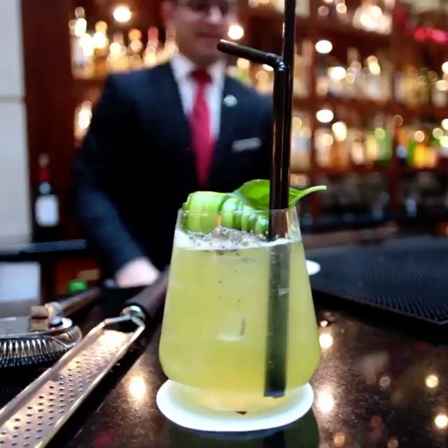 Jose is taking @marriottchampselysees’s game to the next level with the invention of Sticky Gin, specialty of the week. What’s your latest creation?