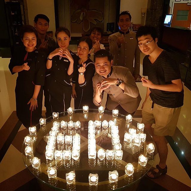 Tonight associates joined millions of people around the world to dim and turn off non-essential lights for one hour to bring awareness to the threat of climate change.   @marriottmayfairbangkok